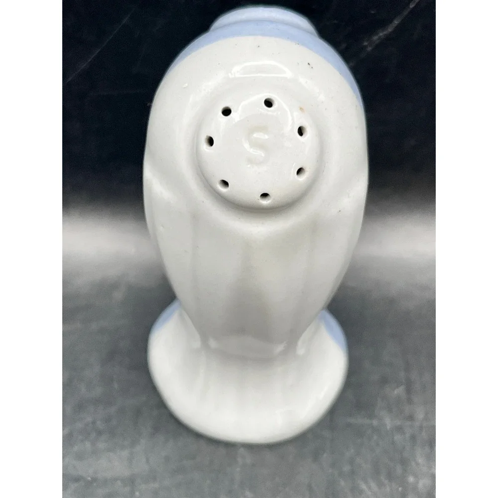 Vtg Art Deco One Piece Usona Chester WV Artware Salt & Pepper Shaker Blue‎ White